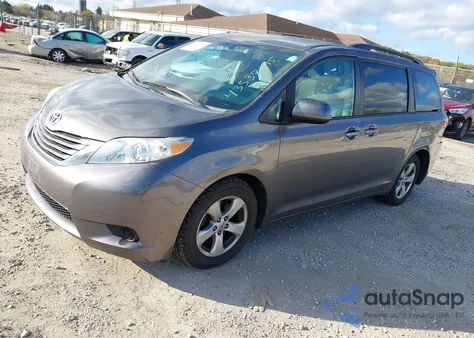 2017 Toyota Sienna Le 8 Passenger из США, поврежденный, VIN 5TDKZ3DC2HS860432